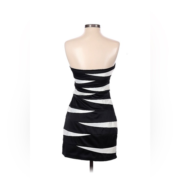 Strapless Bodycon Cocktail Dress - Picture 4 of 8